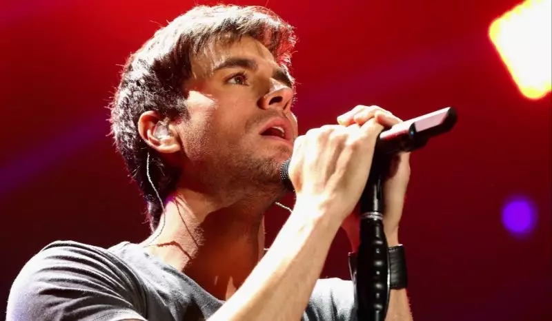 Концерт Энрике Иглесиаса официально анонсирован в Казахстане