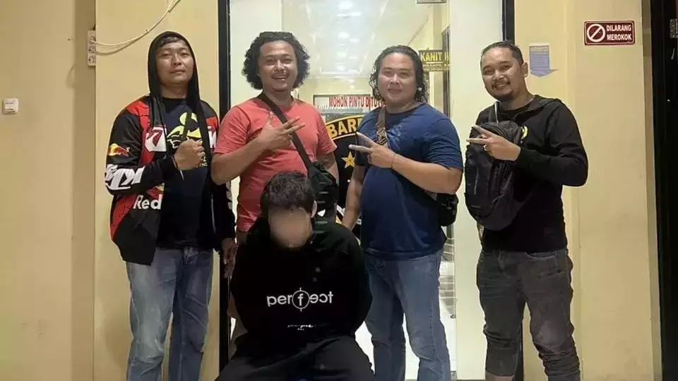 Атырауда қайын жұртын өлтірді деген күдіктінің Индонезияда ұсталған видеосы жарияланды