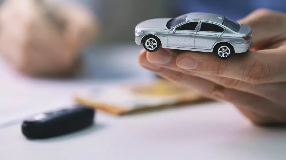 Авто за тысячу тенге: почему не стоит занижать стоимость при продаже, объяснили налоговики