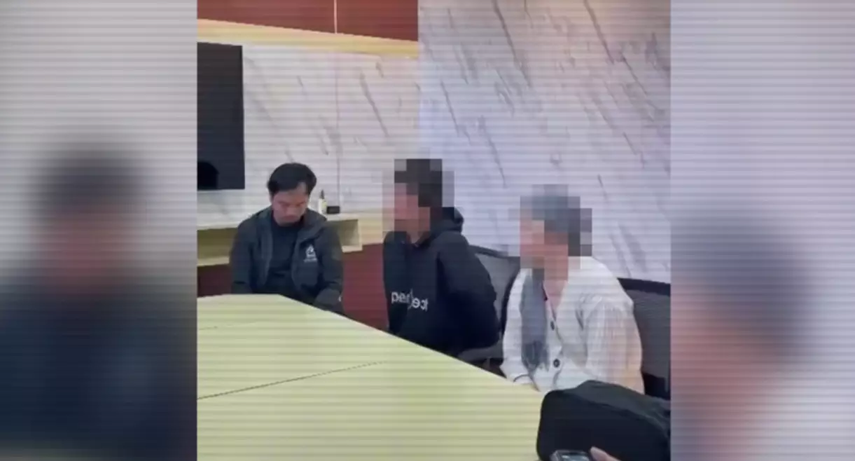 Атыраудағы жоғалған отбасы: Шетел асқан күдіктінің ұсталған видеосы жарияланды