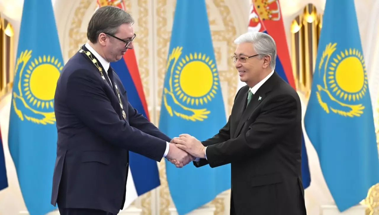 Касым-Жомарт Токаев наградил Александра Вучича орденом «Алтын Қыран»