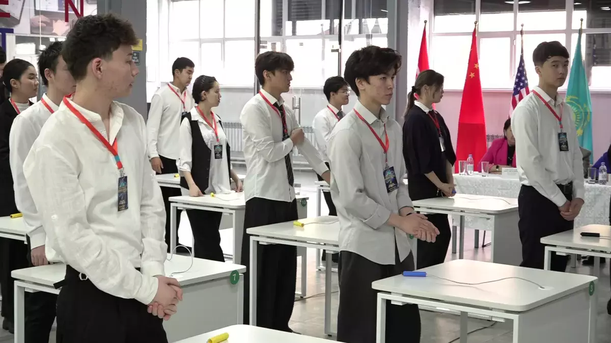 XXI ғасыр көшбасшысы: Алматыда колледж студенттері зияткерлік сайыста бақ сынады