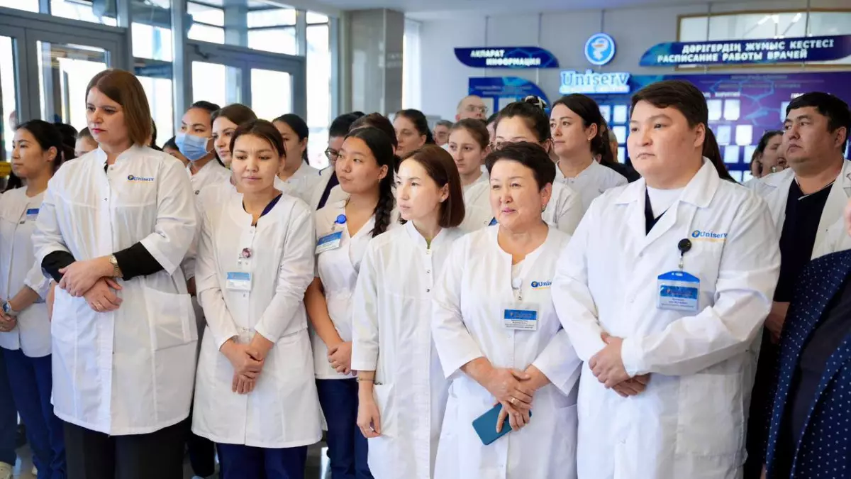 В Уральске члены Общенациональной коалиции обсудили проект новой Конституции с медиками ЗКО