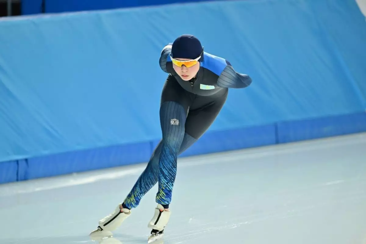 Қазақстандық конькиші әлем чемпионы атанды, бірақ ескі әнұран қойылды