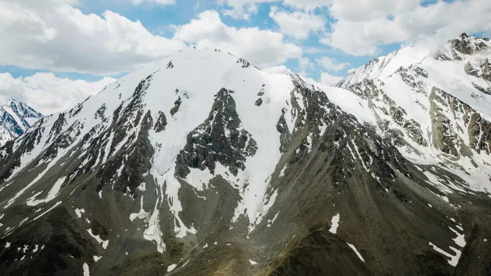 “Красный уровень“: алматинцев попросили отказаться от походов в горы