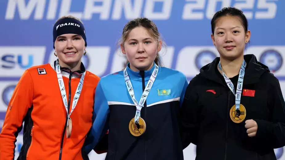 На ЧМ по конькобежному спорту включили старый гимн Казахстана (ВИДЕО)