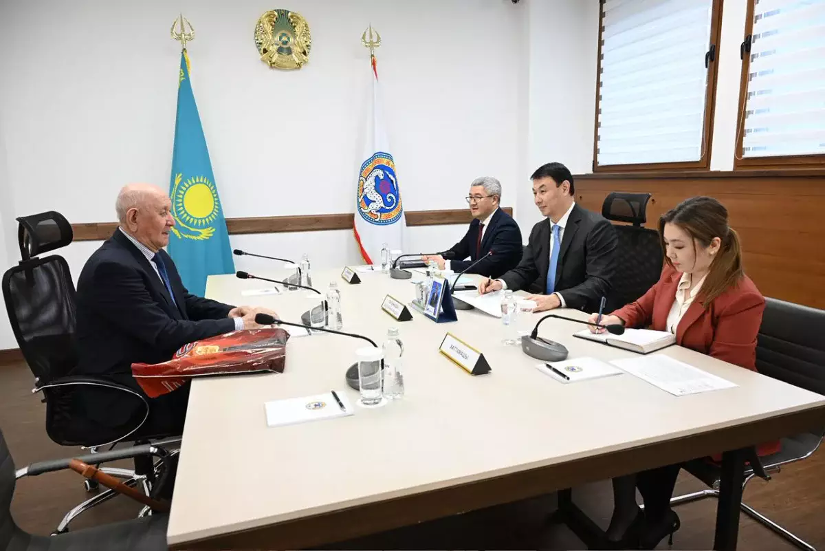 Алматы әкімі Дархан Сатыбалды азаматтарды жеке мәселесі бойынша қабылдады