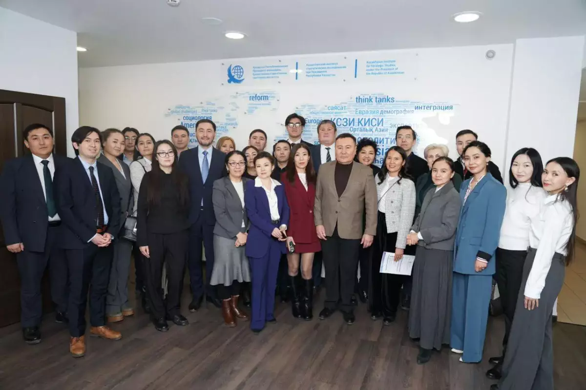 ҚСЗИ-де жас сарапшылар жаңа Конституция жобасының негізгі жаңашылдықтарын талқылады