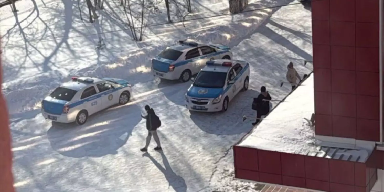 Павлодар колледжінде жігіт қыздың көзінше өзіне қол жұмсамақ болды