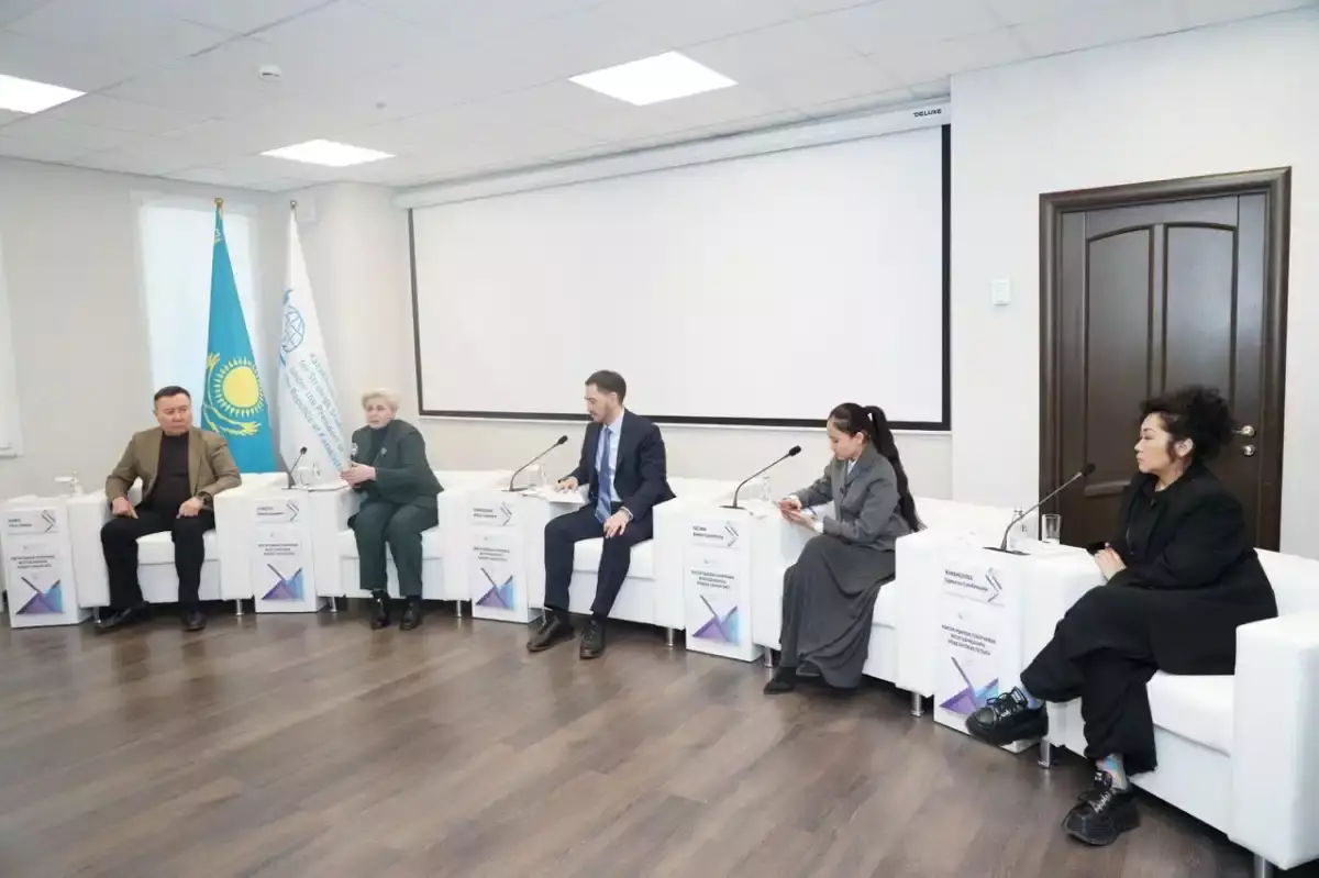 Жас сарапшылар мен Конституциялық комиссия мүшелері: ашық диалог алаңы ҚСЗИ-де өтті