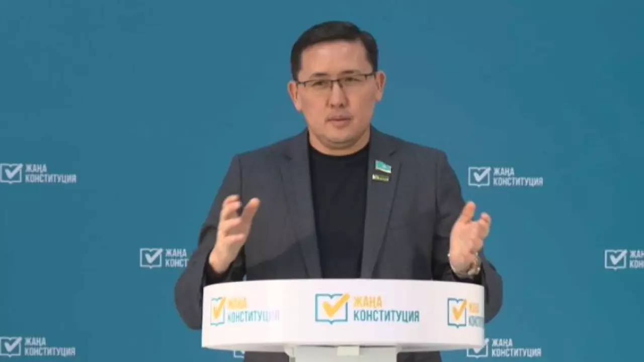 Проект новой Конституции обсудили с молодежью Конаева