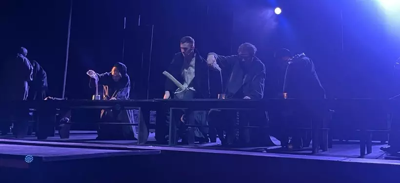 Колесная лира, встреча со священником и поиск смыслов: как создавали новый спектакль-сон в Семее