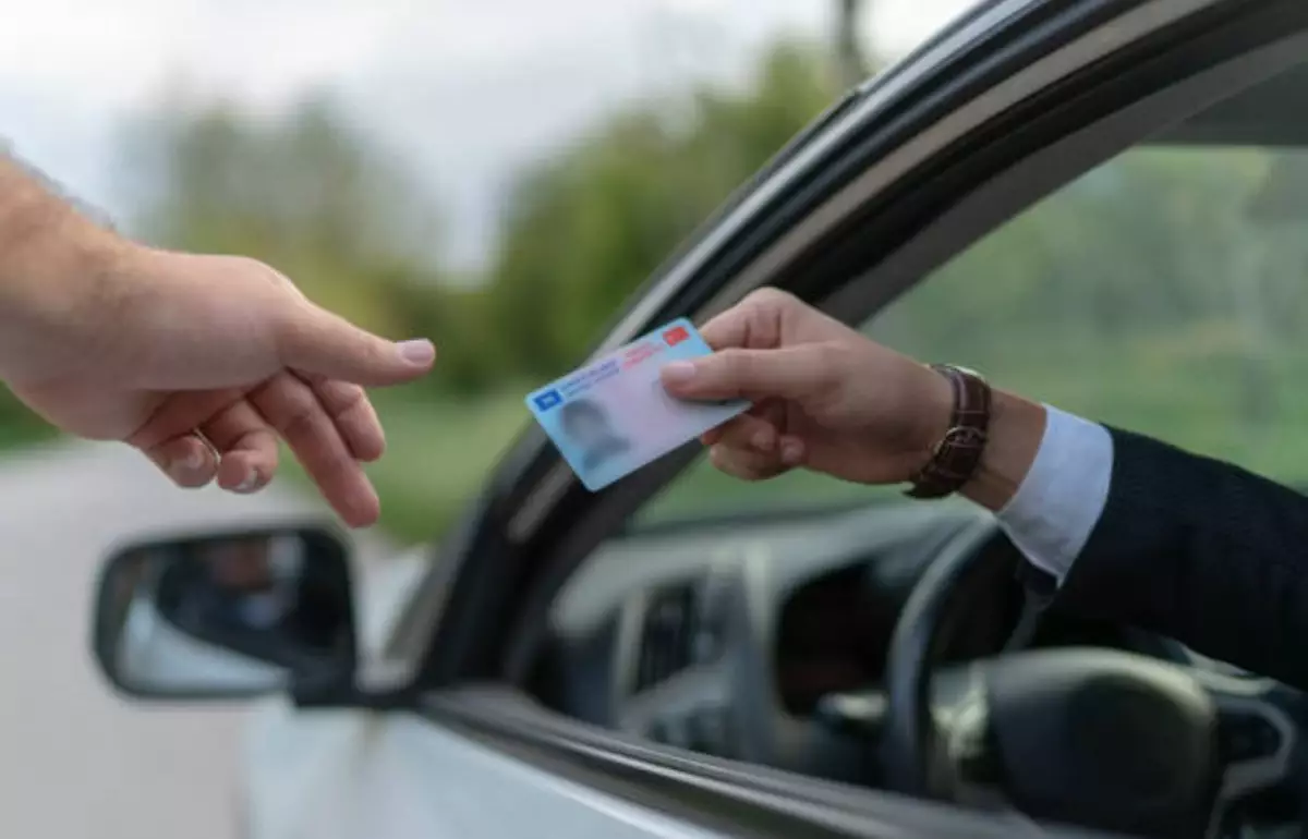 Қазақстанда енді несие мен алимент бойынша қарызын төлемегендер жүргізуші куәлігінен айырылады