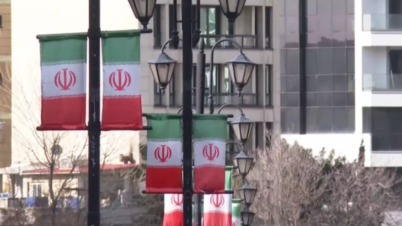 Страны призывают граждан покинуть Иран