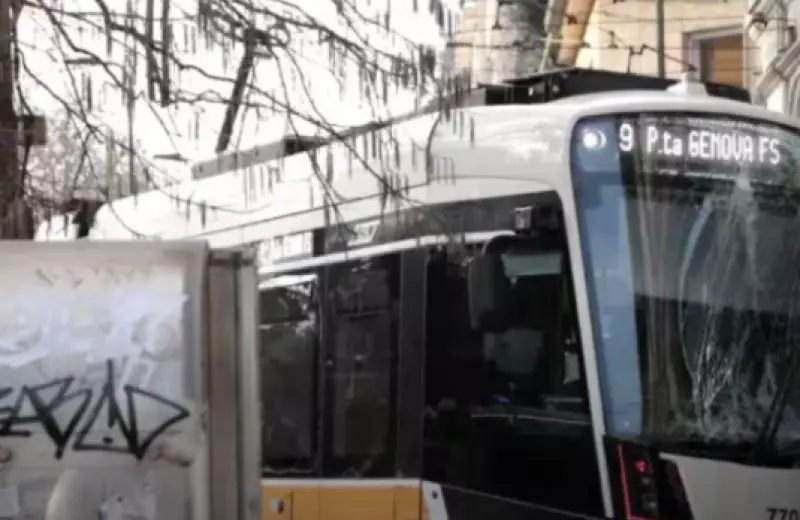 Трамвай в Милане сошел с рельсов: есть жертвы