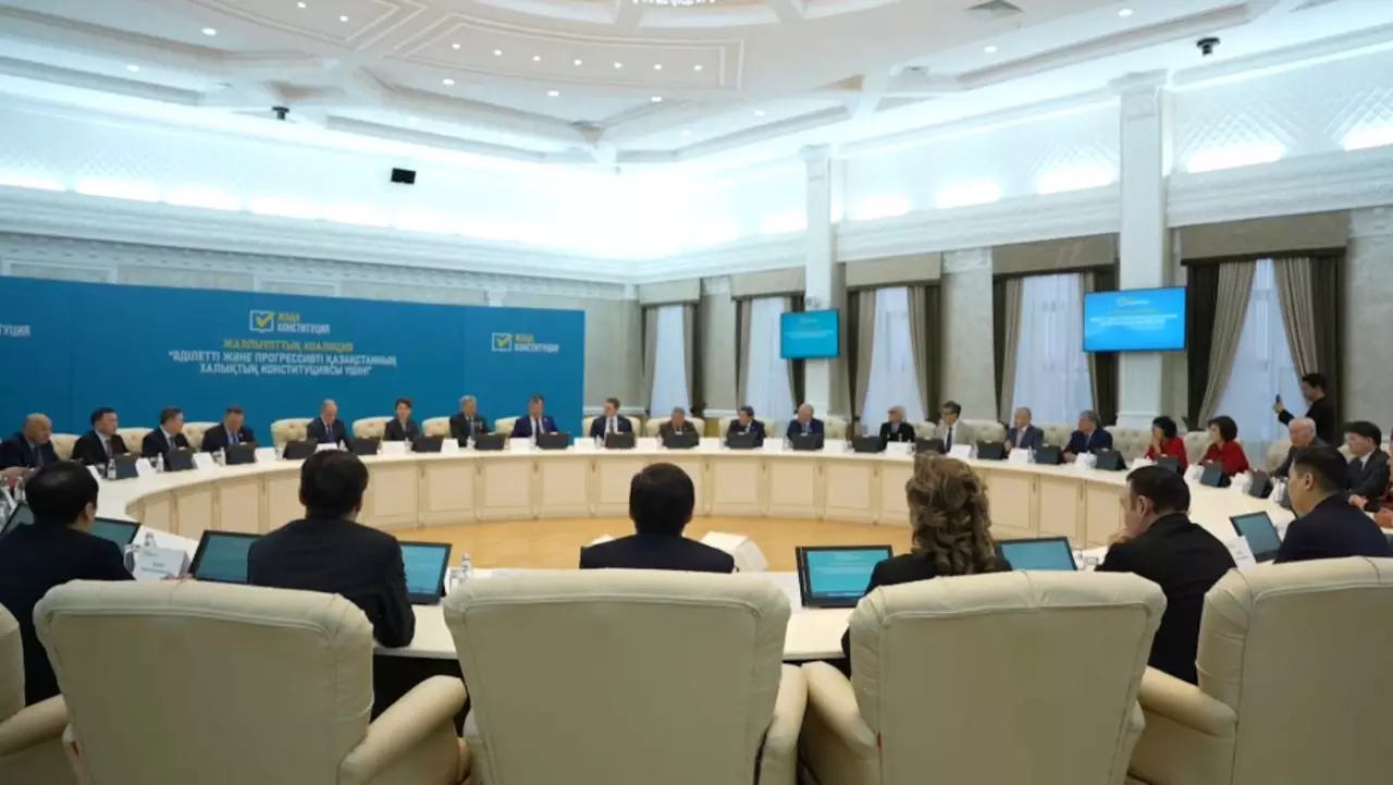 Коалиция мүшелері Конституция жобасын талқылады