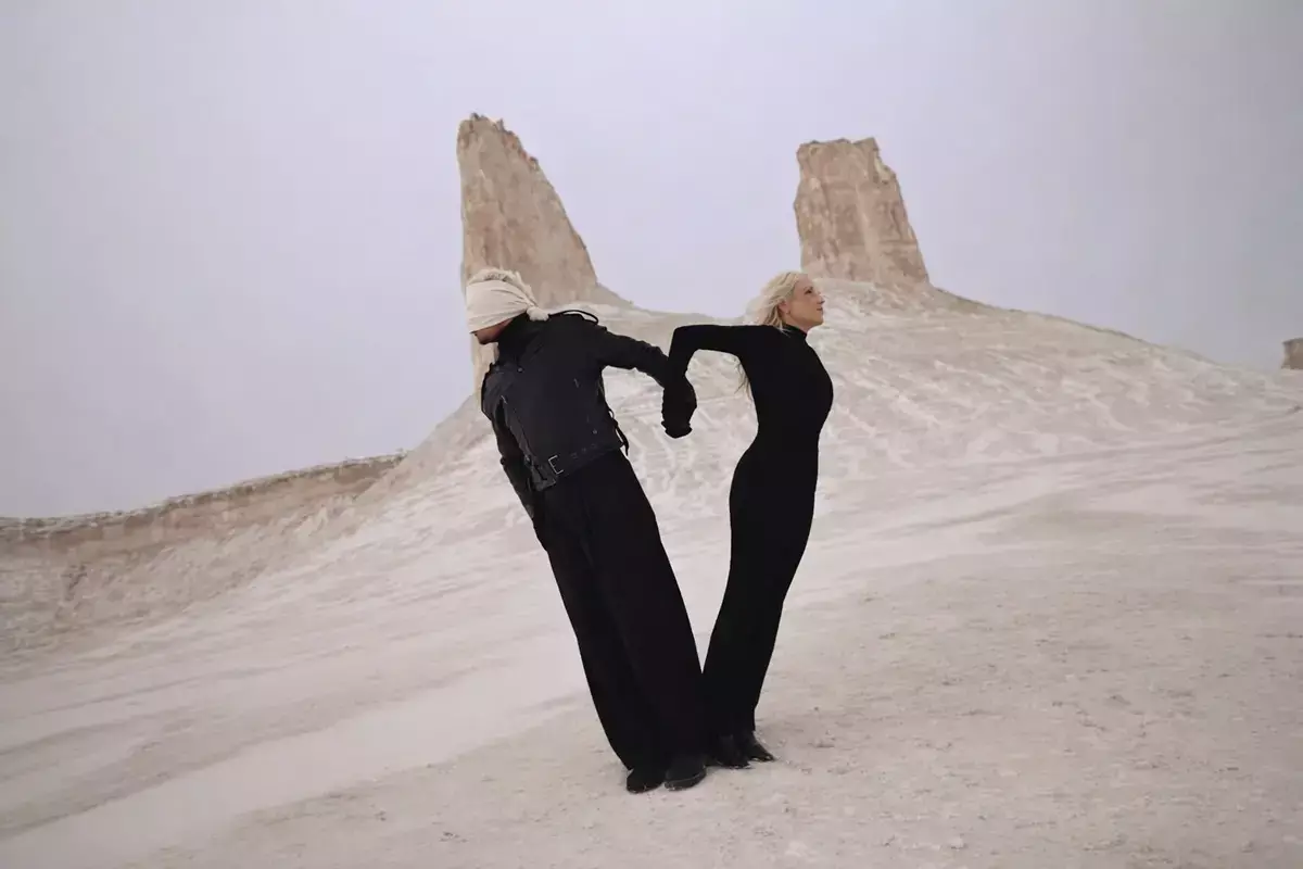 На дне древнего океана: Клава Кока презентовала клип с «инопланетными» кадрами из Мангистау - новости на Lada.kz 27.02.2026