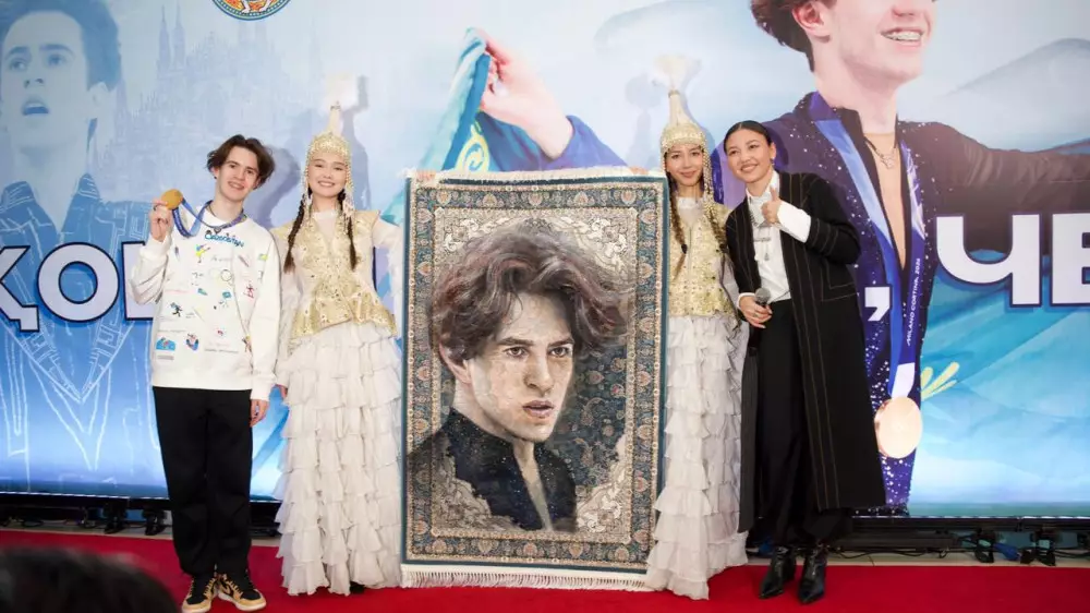 “Вернулся в любимый город“: Михаил Шайдоров прилетел в Алматы