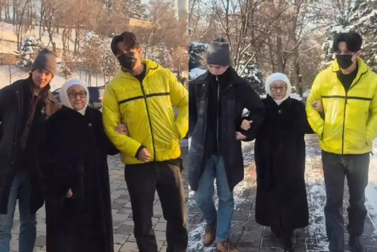 Димаш Құдайбергеннің Алматыда әжесімен серуендеген фотосы тарады (ФОТО)