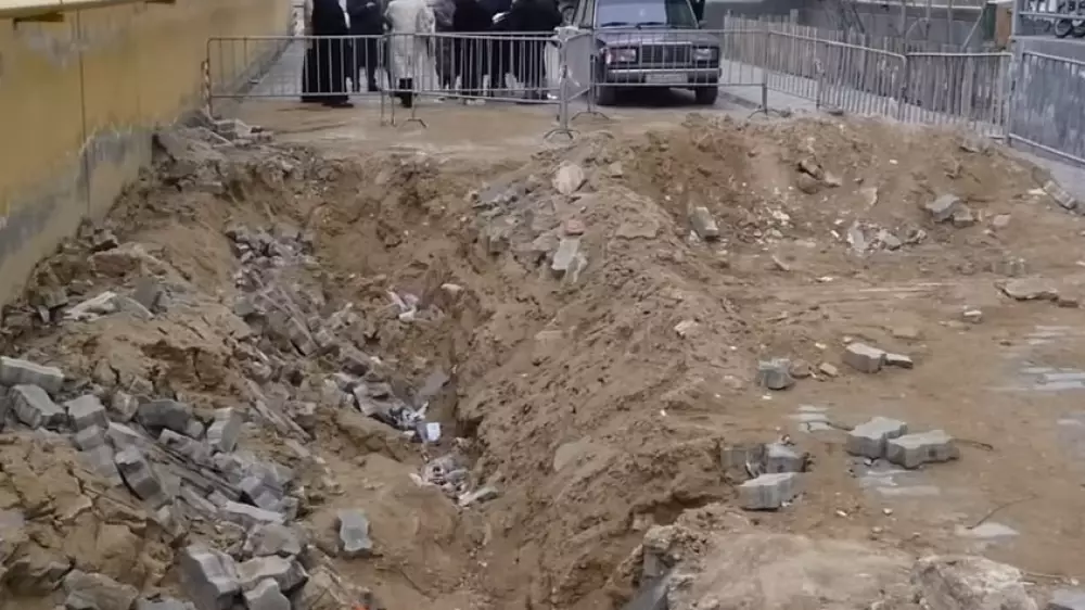 После взрыва: дом в Актау несколько месяцев живёт без газа и благоустройства