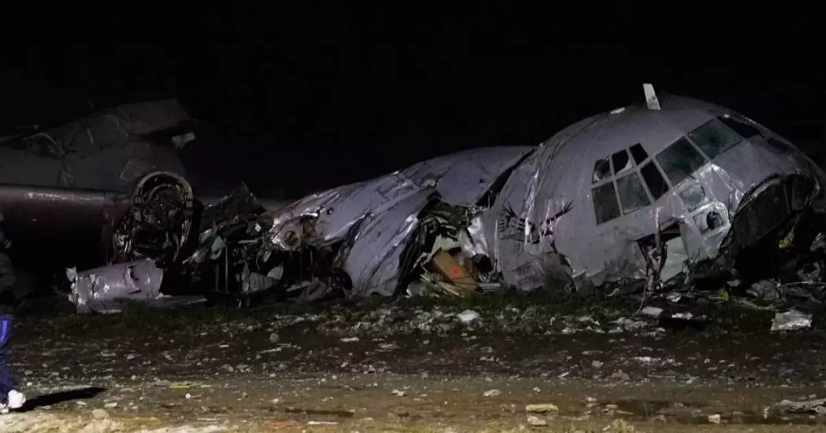  15 адам мерт болды: Боливияда ақша тиеген ұшақ жолға құлады 