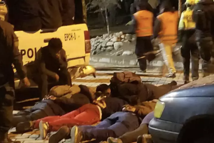 Ақша тасымалдаған ұшақ апатқа ұшырап, 20 адам қаза тапты