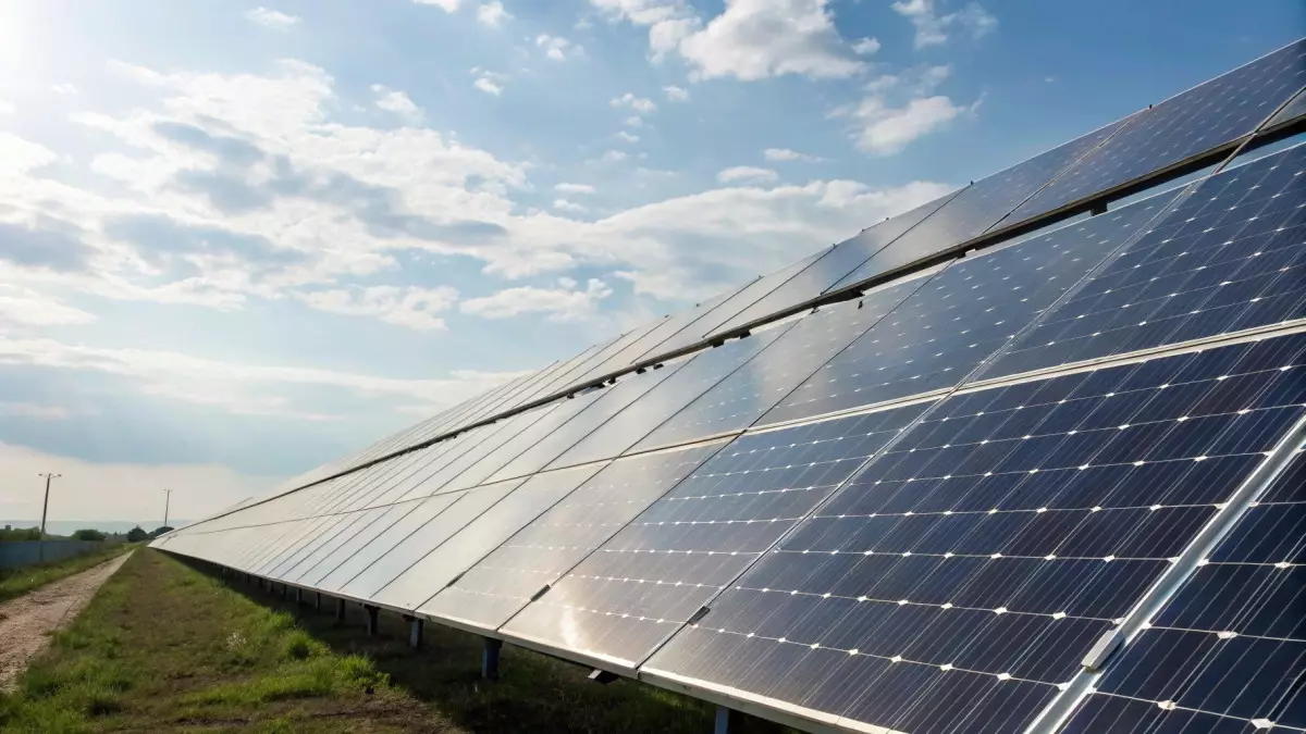 Новый шаг к энергетике будущего: солнечные элементы из Китая сохранили 97% мощности после 2000 часов работы