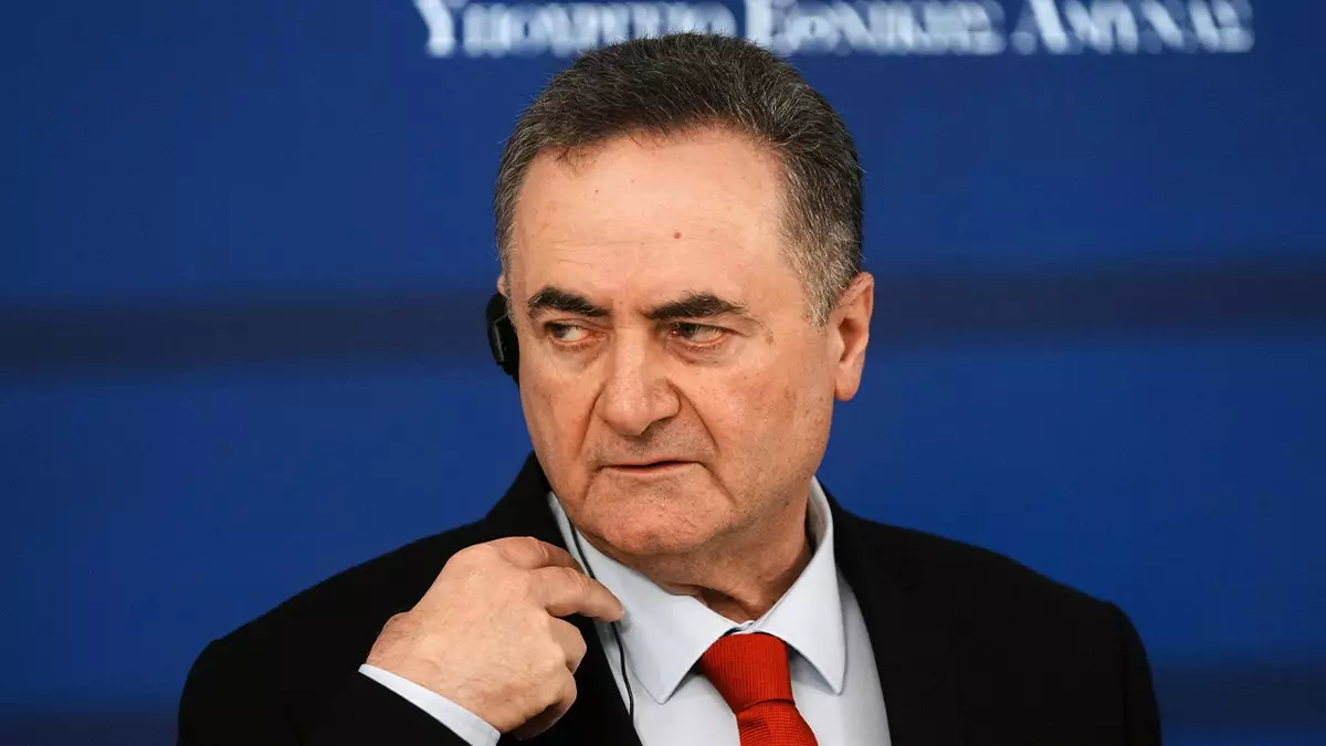 Израиль нанес превентивный удар по Ирану, заявил министр обороны.