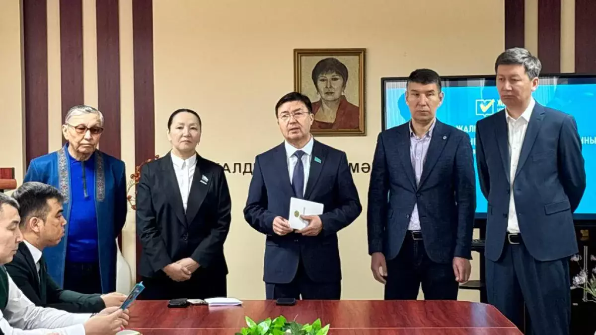 Сенаторлар Қызылорда облысында жастармен және еңбек ұжымдарымен жаңа Конституция жобасын талқылады