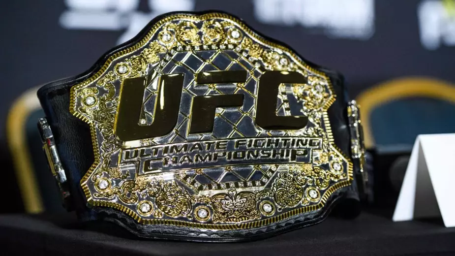 Прямая трансляция турнира UFC с главным боем Морено - Кавана