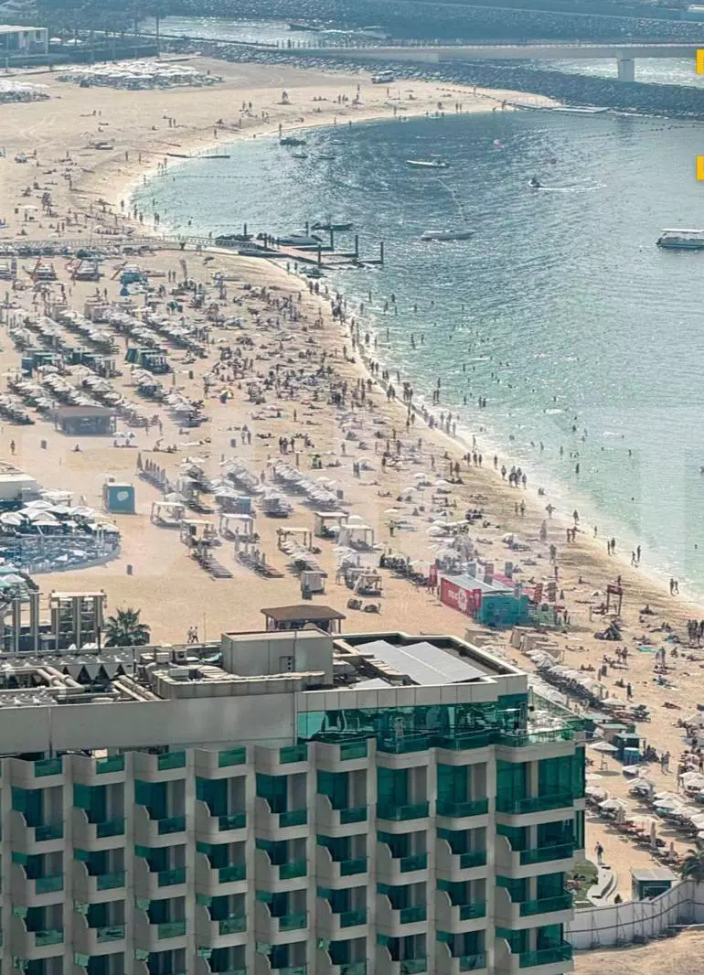 Дубайда дүрбелең: билік туристерді жағажайдан шұғыл эвакуациялап жатыр