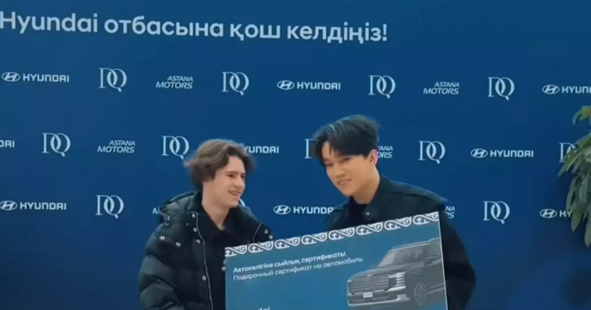  `Мишабай, жаңа рекордтар тілеймін`: Димаш Құдайберген Михаил Шайдоровқа көлік кілтін табыстады (ВИДЕО) 