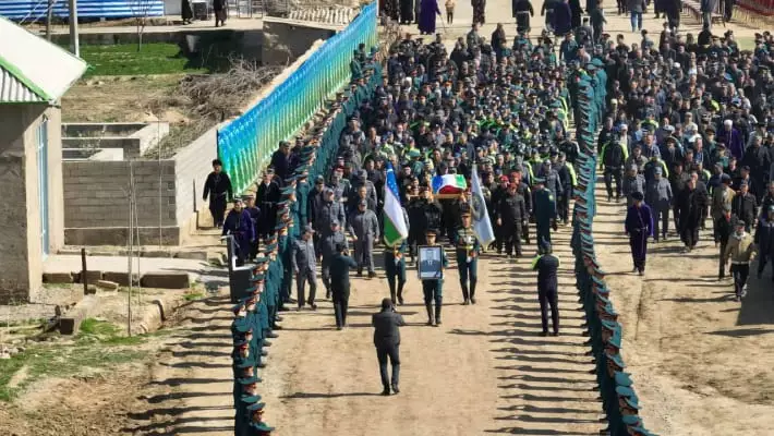 В Кашкадарье простились с погибшим после наезда BMW инспектором ДПС