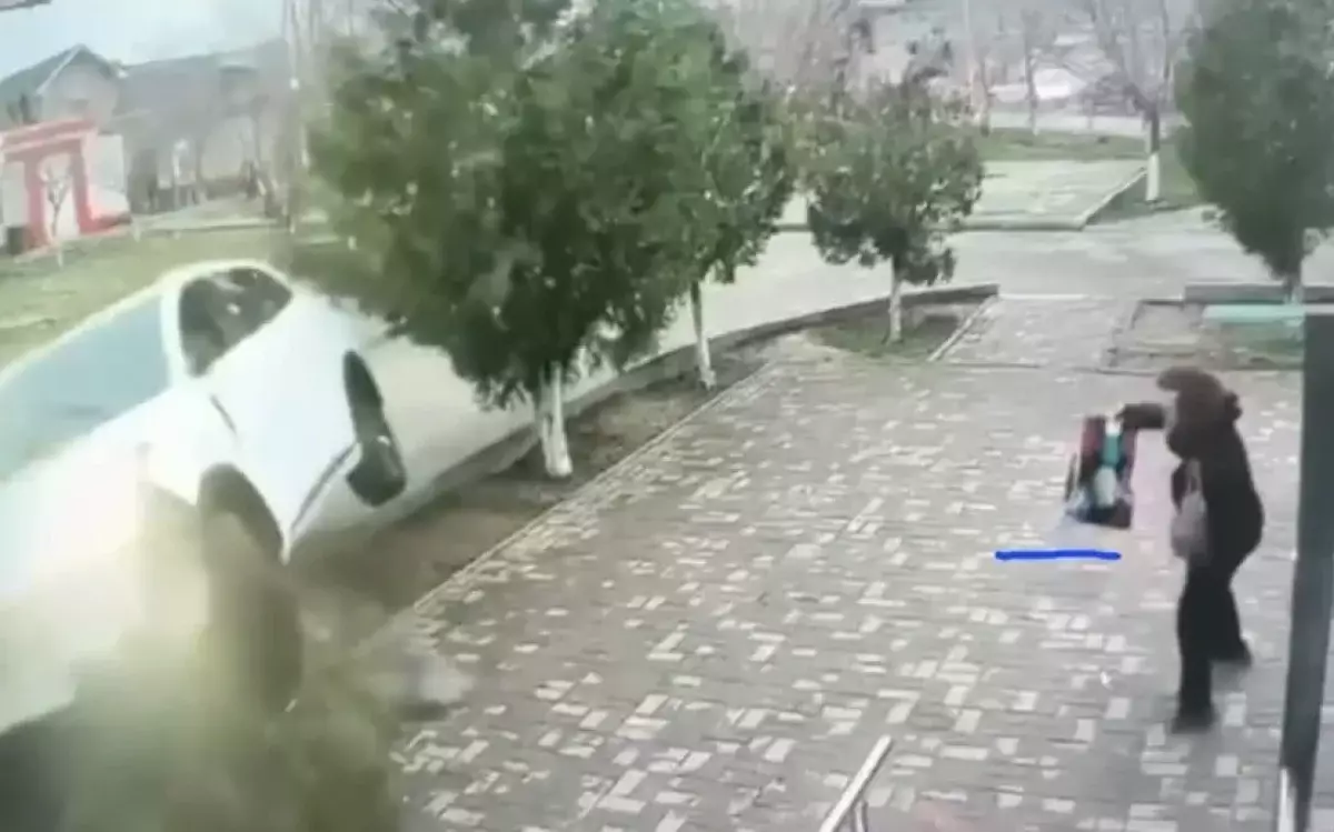 Түркістан облысында әйел жүргізуші екі баланы қағып кетті (ВИДЕО)