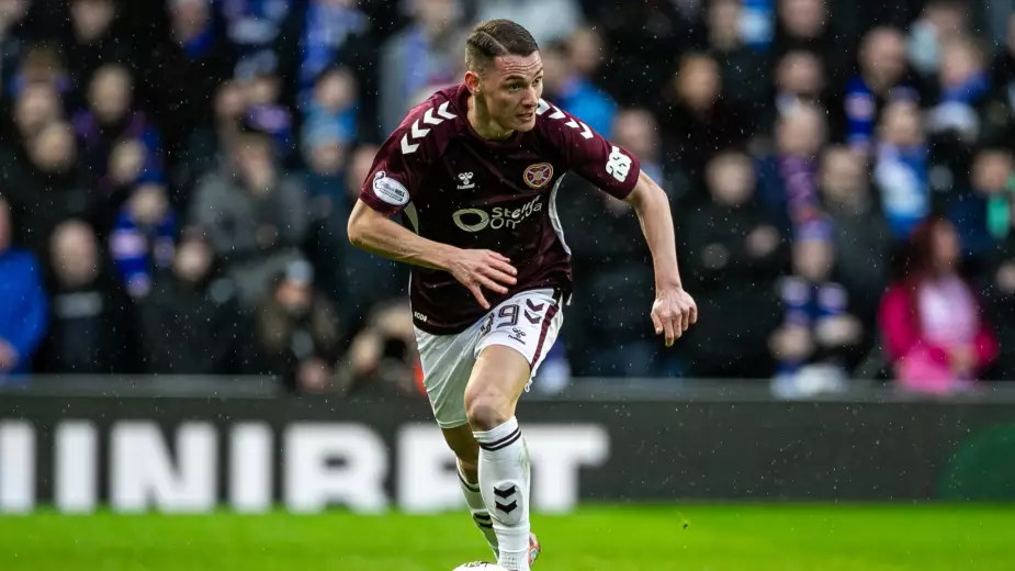 Ислам Чесноков помог "Хартсу" одержать сухую победу в чемпионате Шотландии