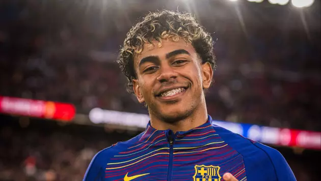 "Барселона" оформила разгром с первым хет-триком Ямаля и его рекордом