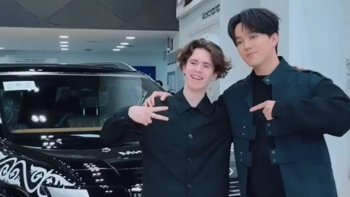 Димаш подарил Михаилу Шайдорову автомобиль