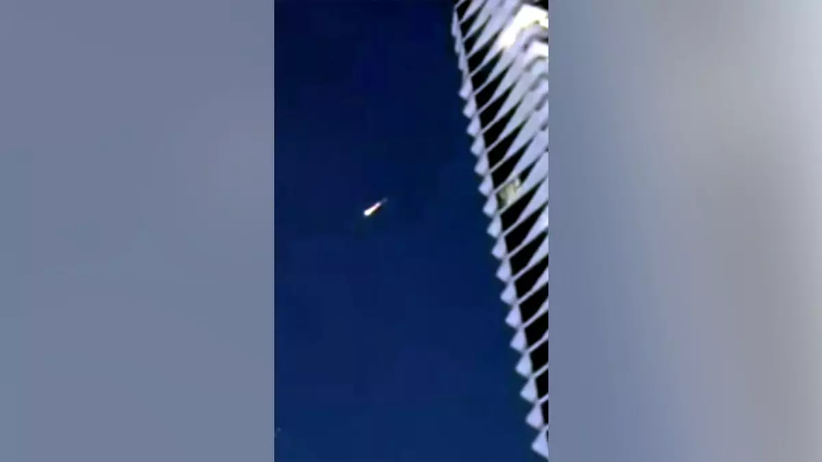 Пожар в отеле Дубая, по всей видимости, вызван ударом Ирана; сообщается о пострадавших.