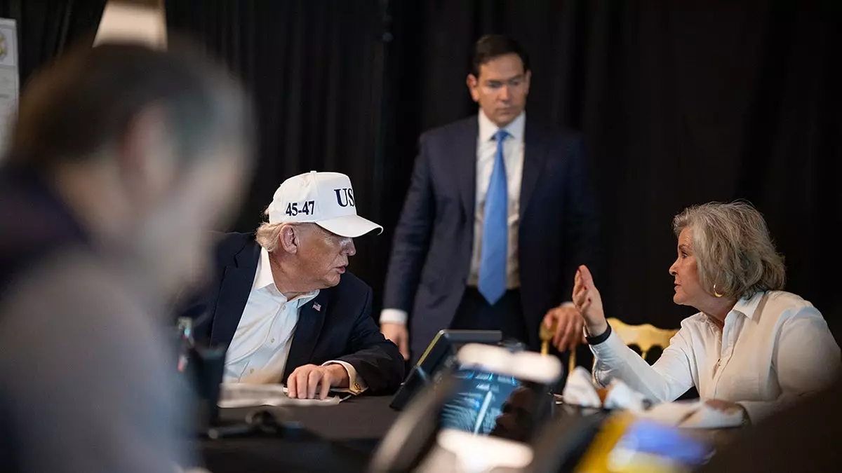 Иран погрузился во тьму из-за отключения связи на фоне "паранойи режима" после ударов Израиля и США по объекту.