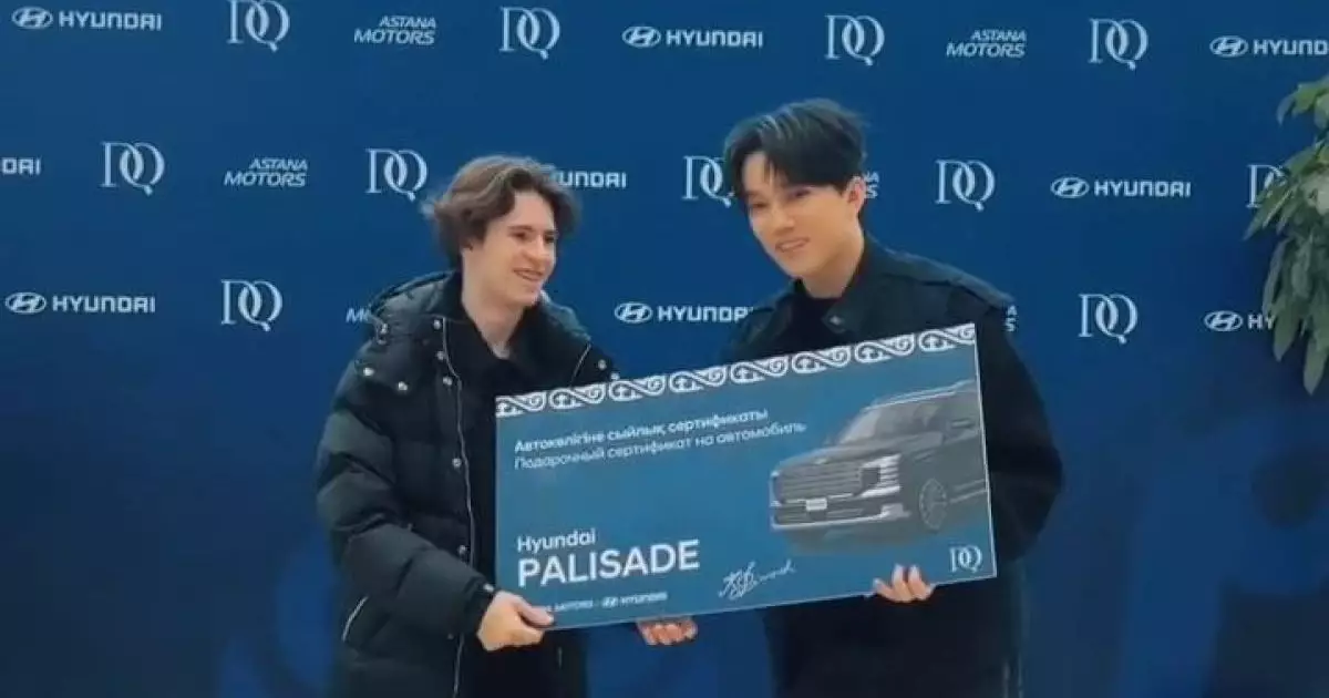  Димаш Кудайберген подарил олимпийскому чемпиону автомобиль 