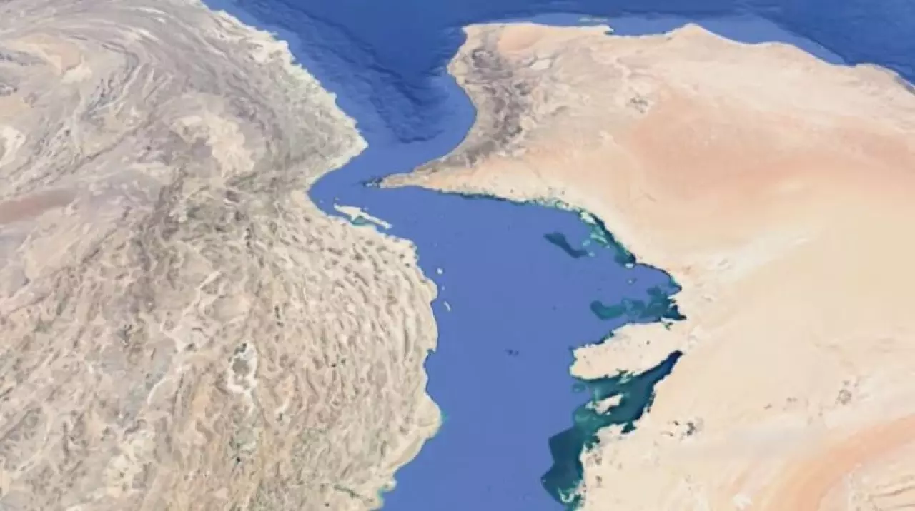 Иран перекрыл Ормузский пролив