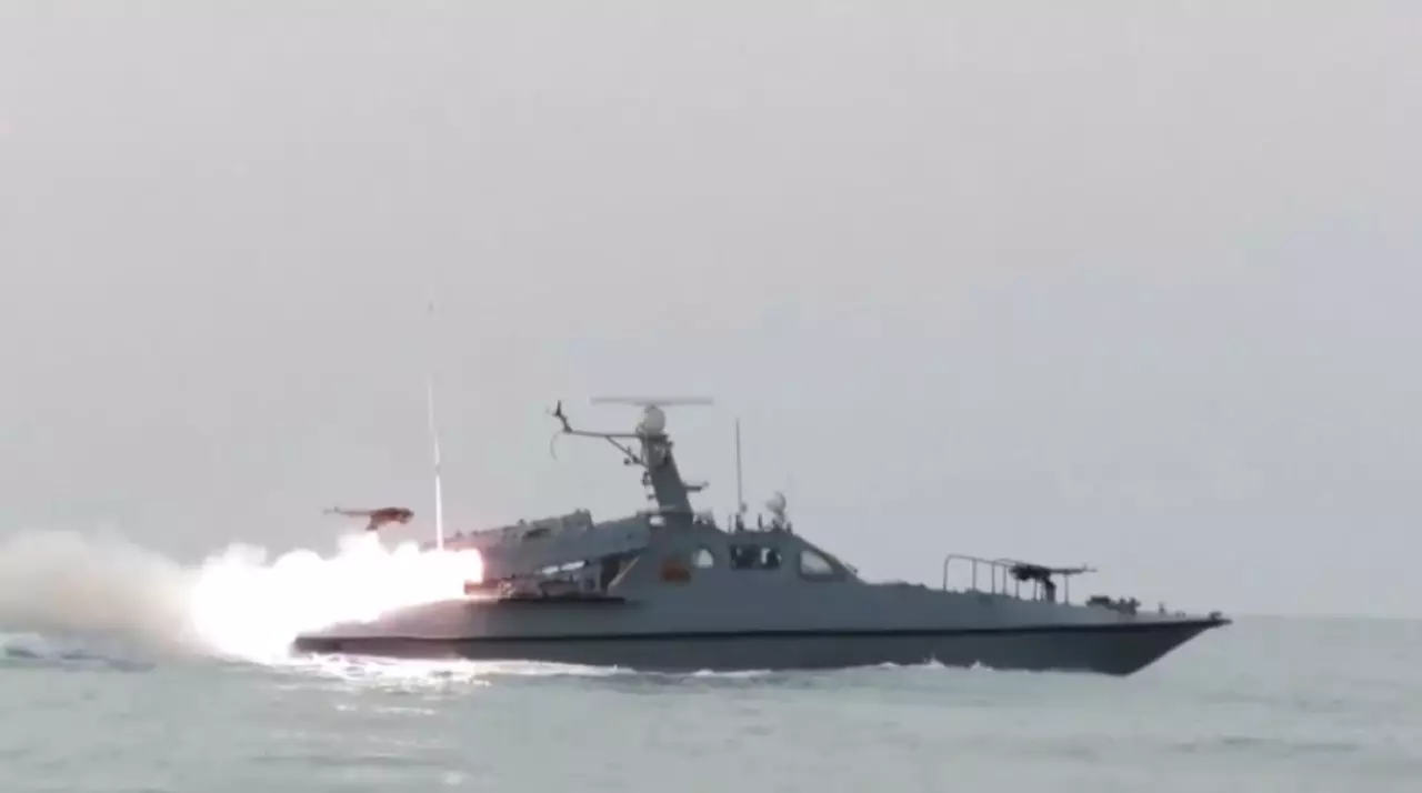 Иран Ормуз бұғазын жауып тастады  