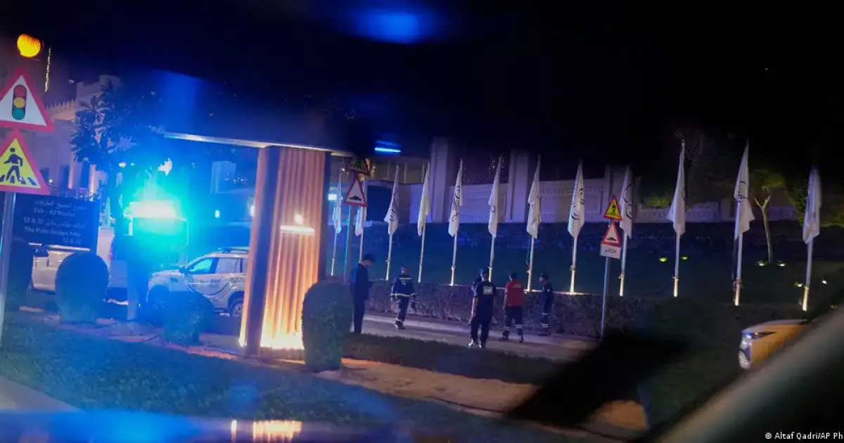   Иранның Біріккен Араб Әмірлігіне жасаған соққысынан Дубайдағы туристер демалатын қонақүй өртенді   