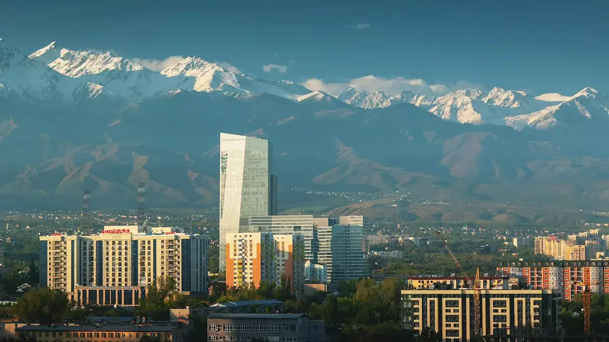 Алматы әкімі Дархан Сатыбалды тұрғындарды Алғыс айту күнімен құттықтады