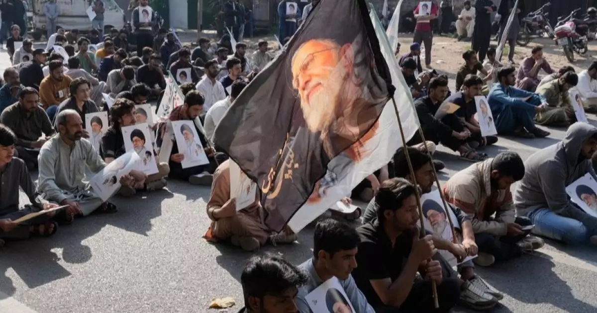  Хаменеи қазасынан кейін Иран, Ирак және Пәкістанда аза тұту митингілері өтті 