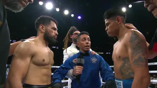 Досрочная развязка случилась в титульном бою за два пояса