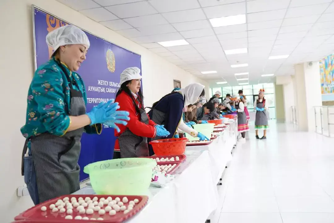 Жетісу облысында Алғыс айту күнін мерекелеу барысында құрт жасау бойынша рекорд орнатылды