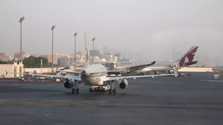 Почти 50 узбекистанцев застряли в аэропорту Дохи