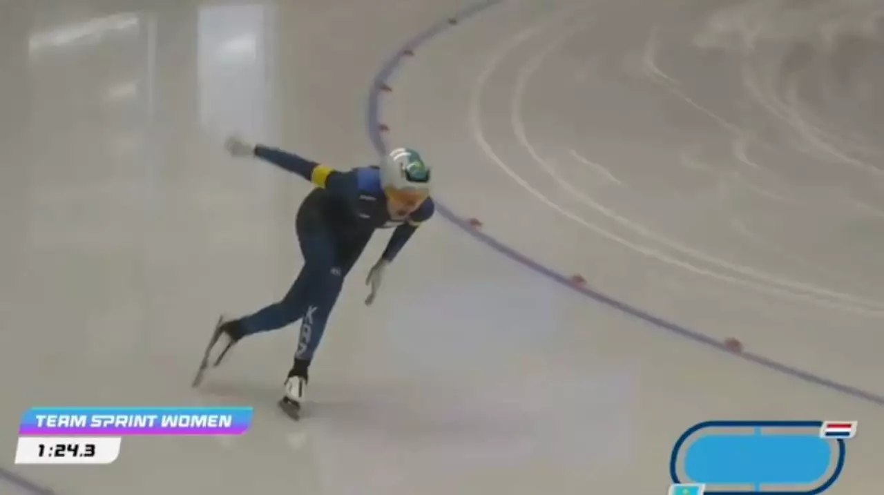 Женская сборная РК по конькобежному спорту завоевала золото ЧМ