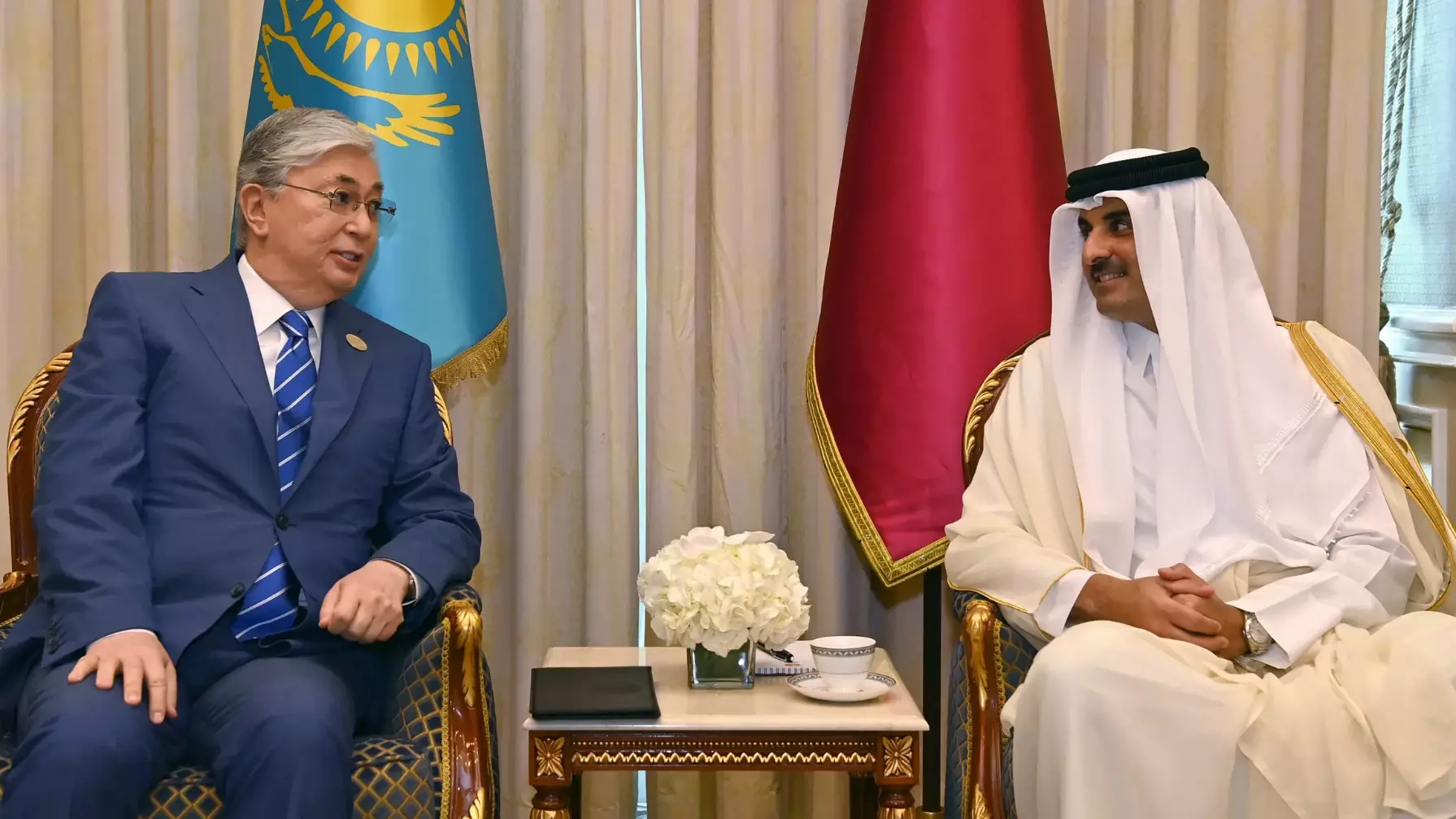 Таяу Шығыстағы ахуал: Президент Қатар Мемлекетінің Әмірімен телефон арқылы сөйлесті